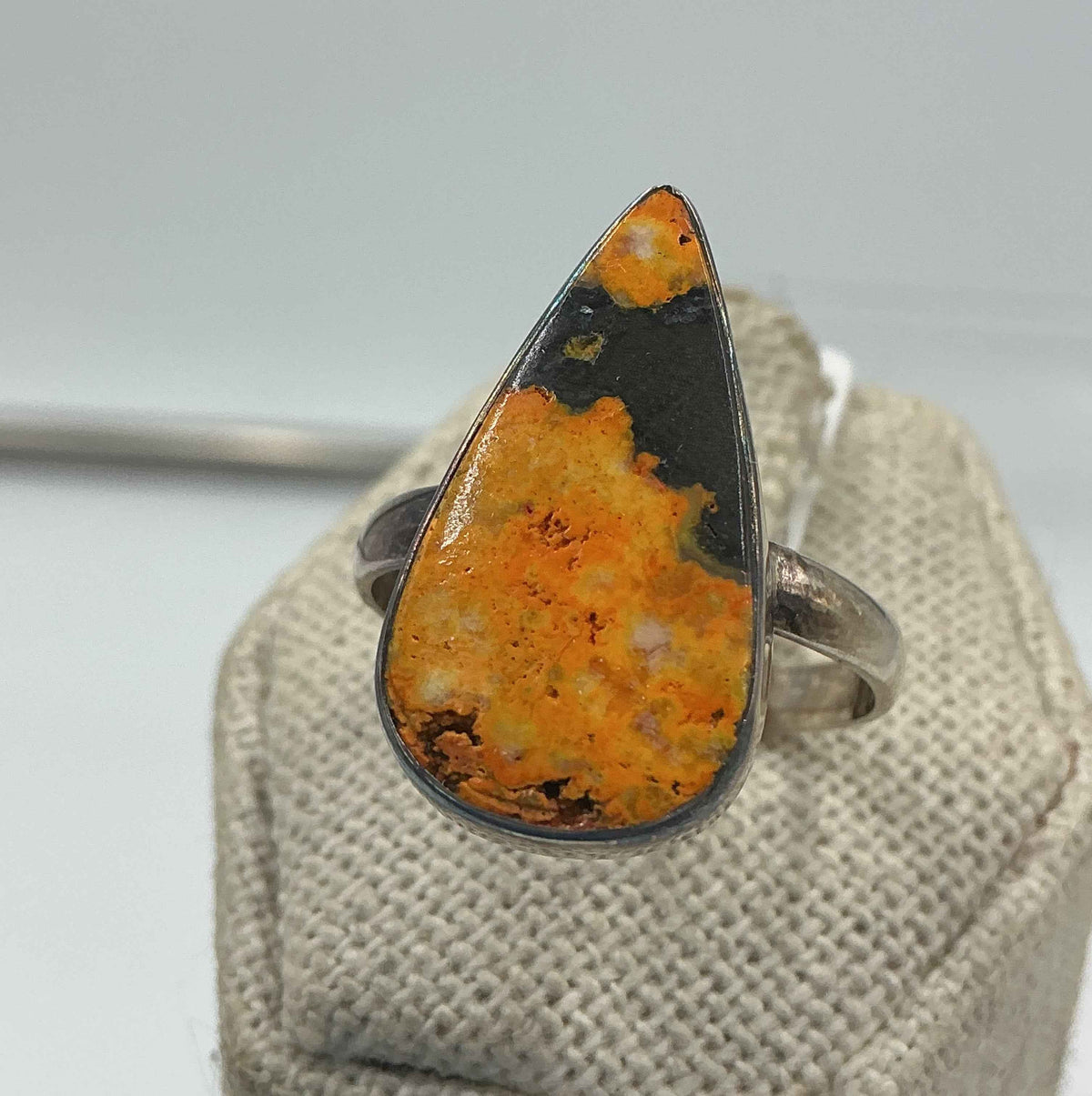 Anillo de plata de ley con jaspe abejorro en forma de lágrima - Talla 10 - Alegría, fortaleza y poder personal