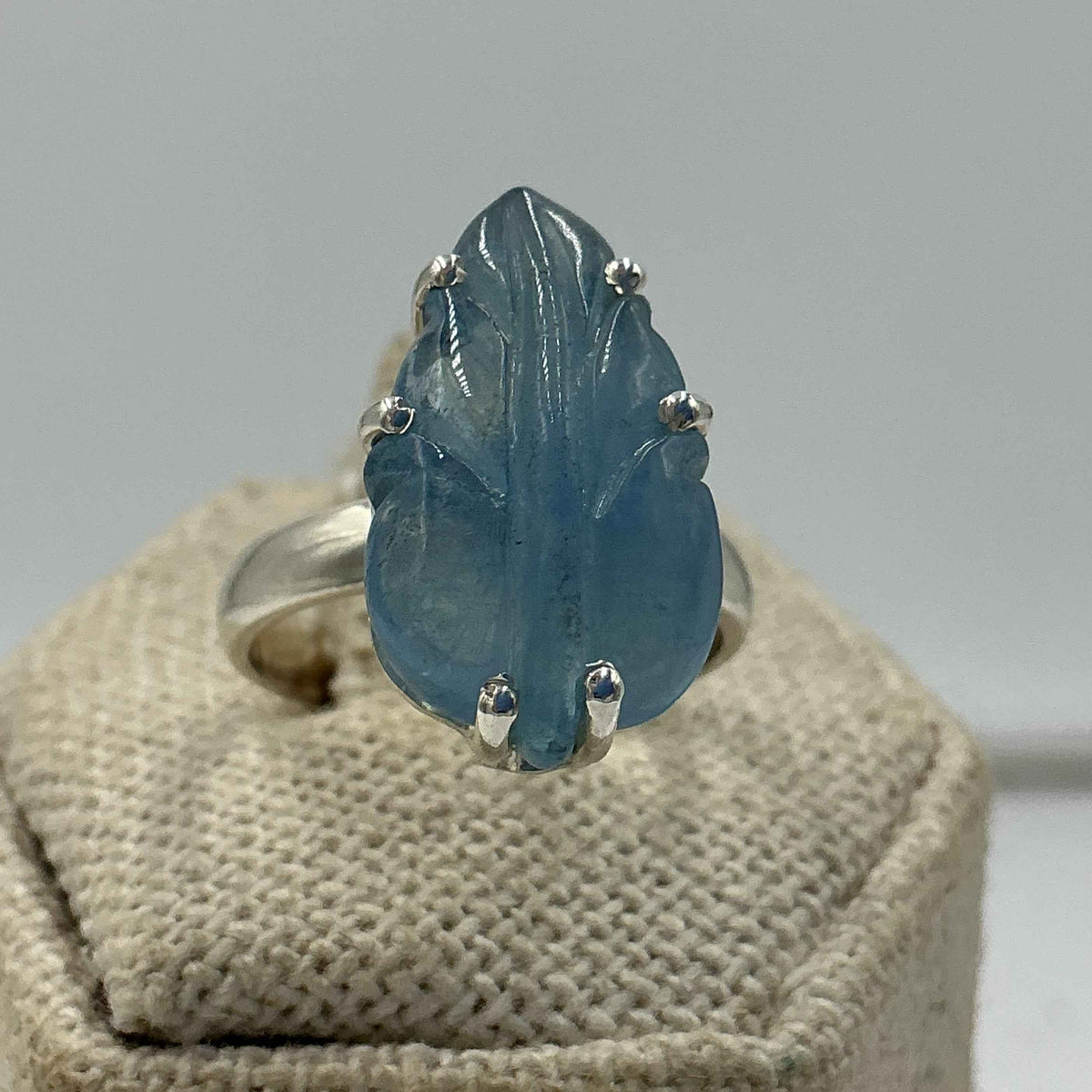 Anillo de plata de ley con hoja y aguamarina - Talla 6 - Paz, valentía y comunicación clara