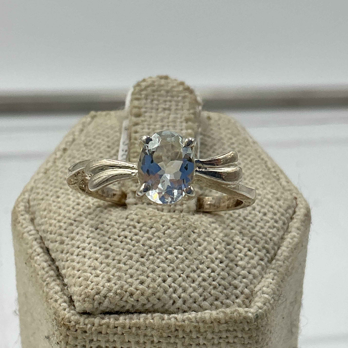 Anillo de plata de ley con aguamarina ovalada ornamentada - Talla 10 - Paz, valentía y comunicación clara