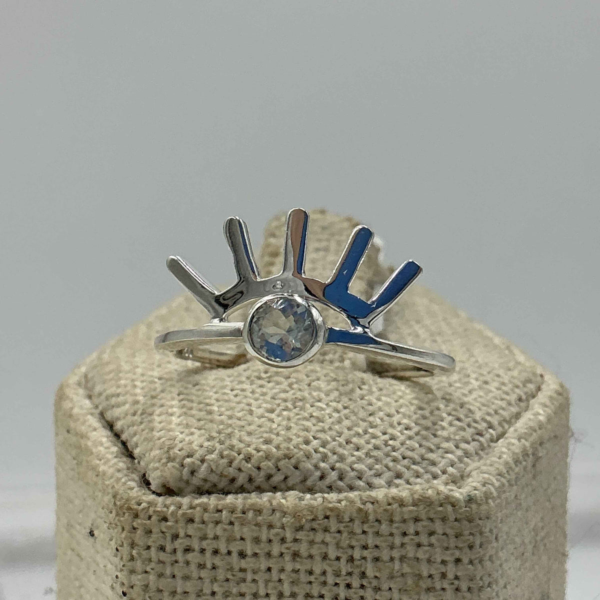 Anillo de pestañas de plata de ley con aguamarina - Talla 8 - Paz, valentía y comunicación clara