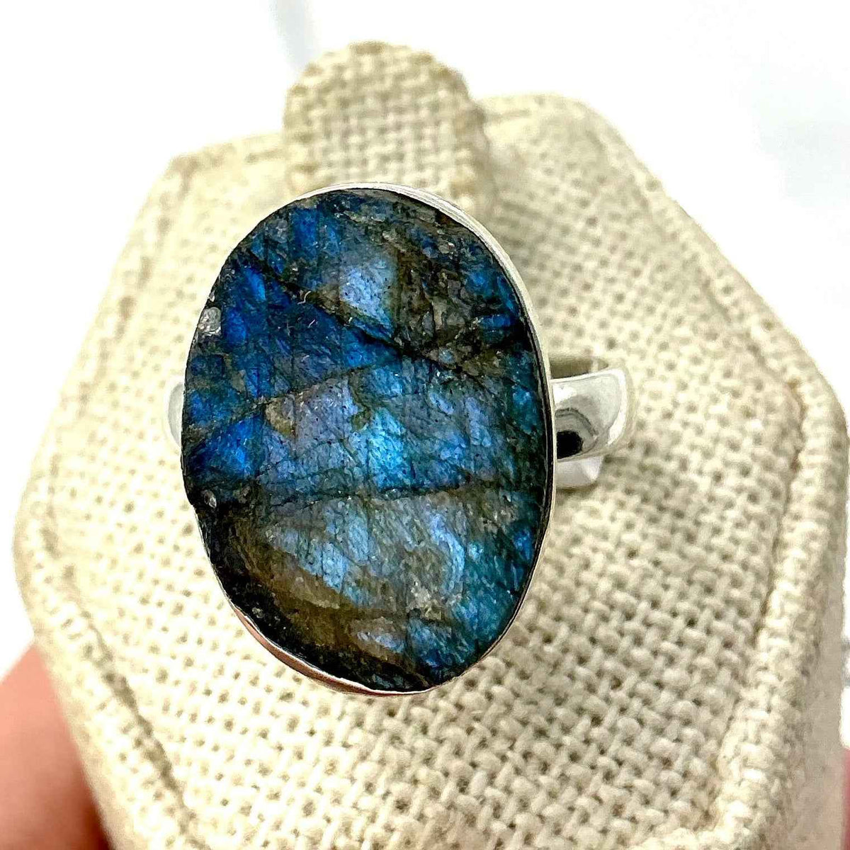 Anillo de plata de ley con labradorita ovalada en bruto - Talla 8 - Intuición, protección y transformación