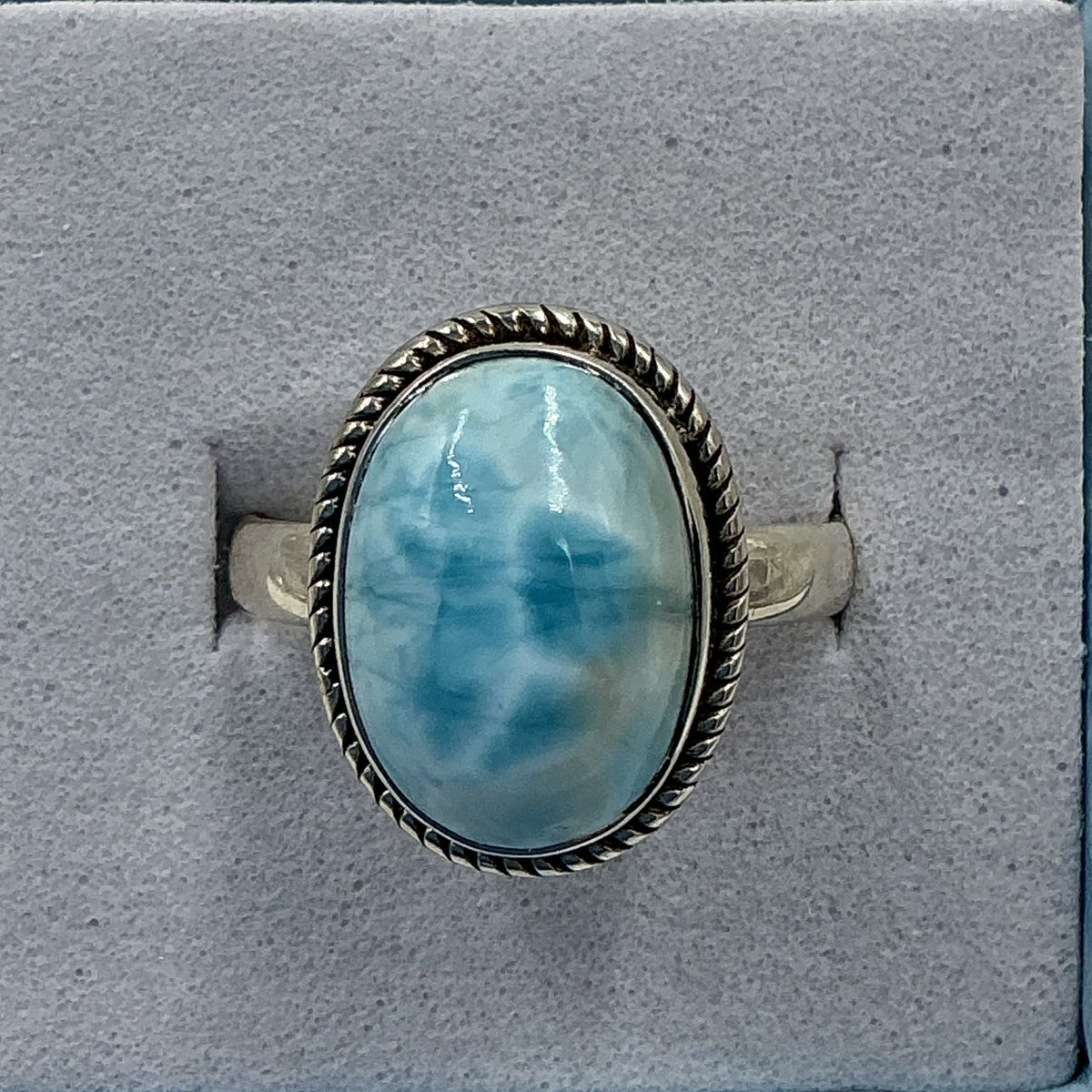 Anillo ovalado de plata de ley con larimar - Talla 8 - Calma profunda