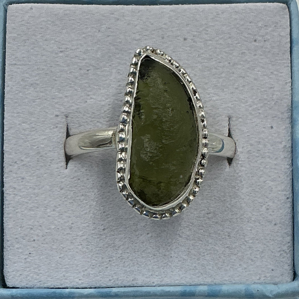 Anillo de plata de ley con moldavita natural - Talla 10 - Transformación y despertar