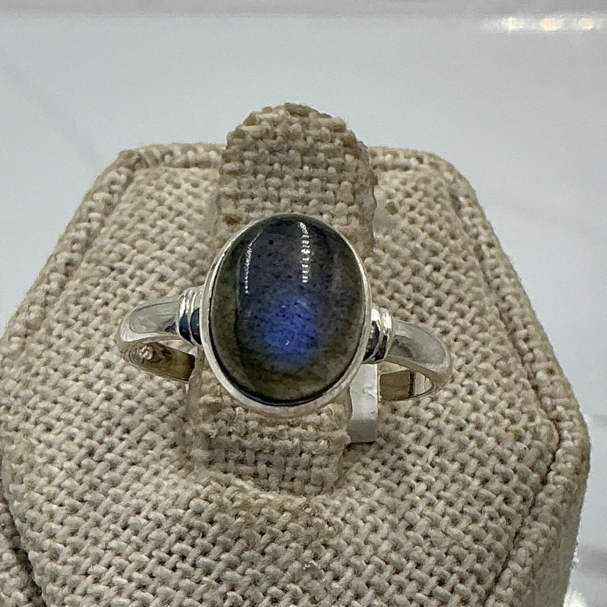 Anillo ovalado de plata de ley con labradorita azul intenso - Talla 7 - Magia y protección