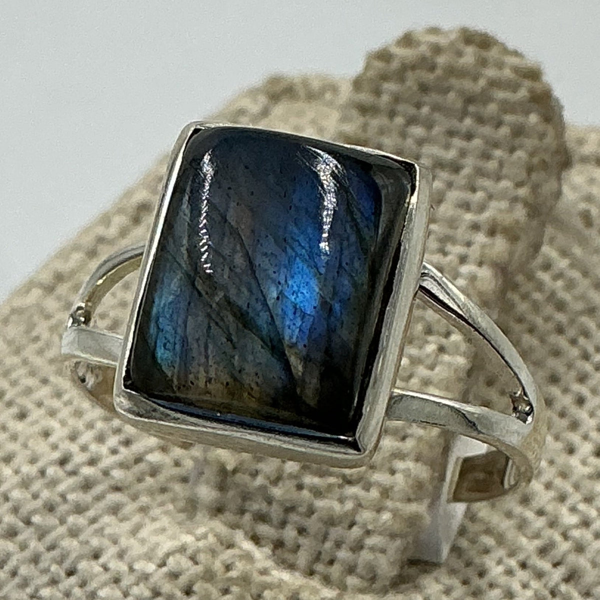 Anillo cuadrado de plata de ley con labradorita azul crepuscular - Talla 7 - Magia y protección