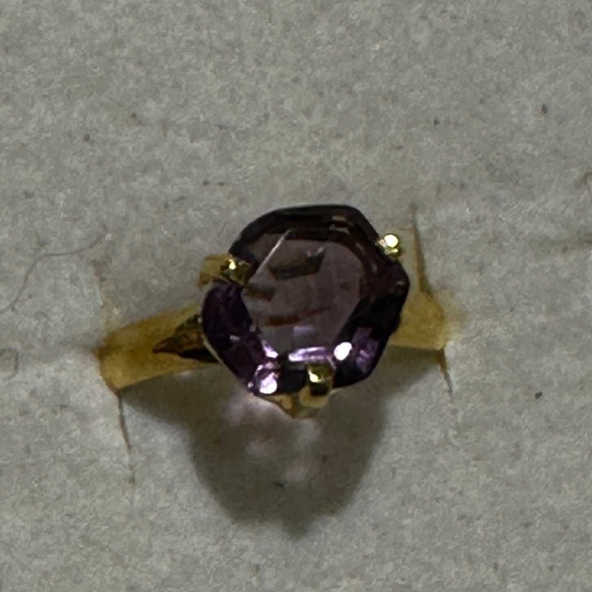Anillo de amatista talla 7 (03.2048)