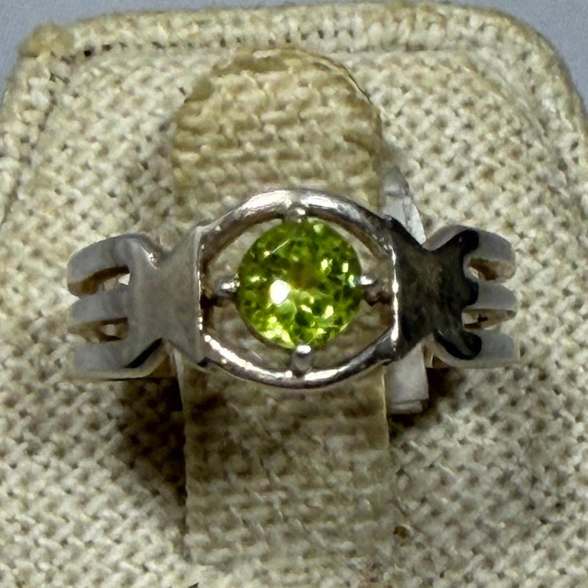 Anillo de peridoto talla 6 (03.2026)