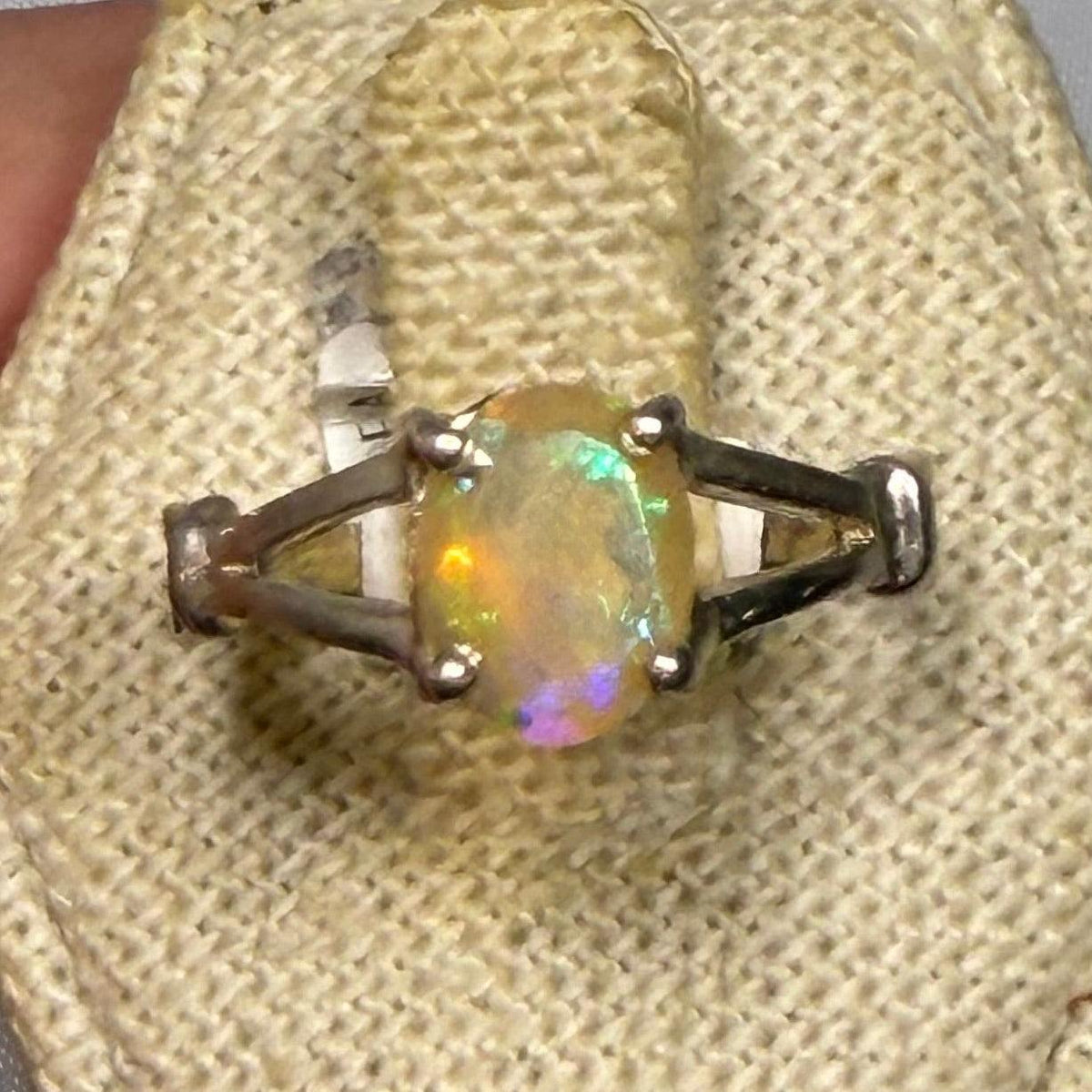 Anillo de ópalo etíope talla 9 (02.2052)