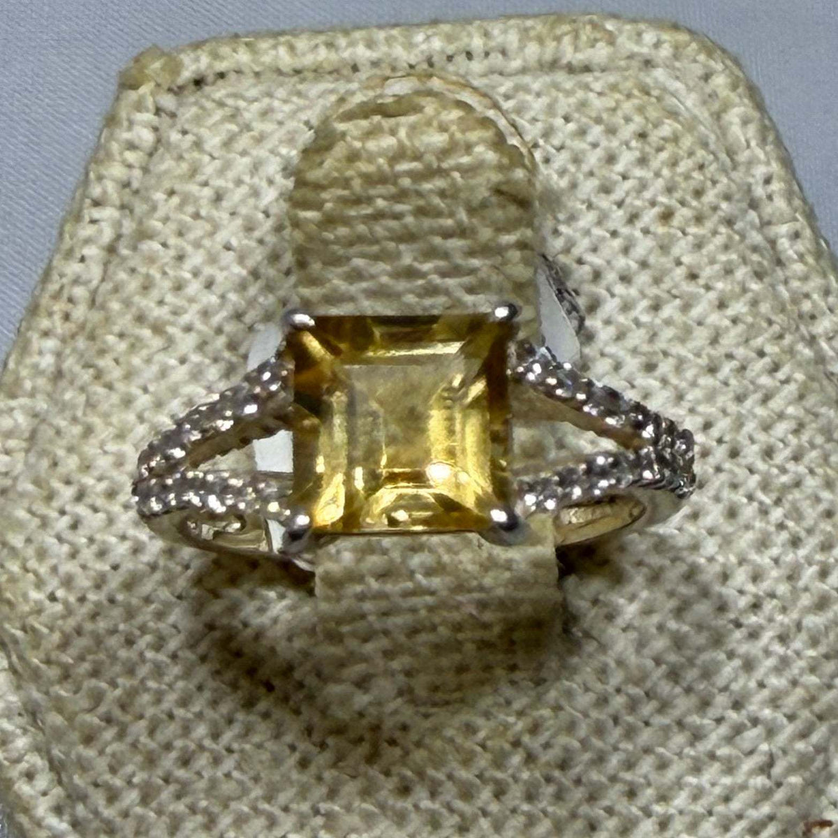 Anillo de citrino talla 6 (02.7032)
