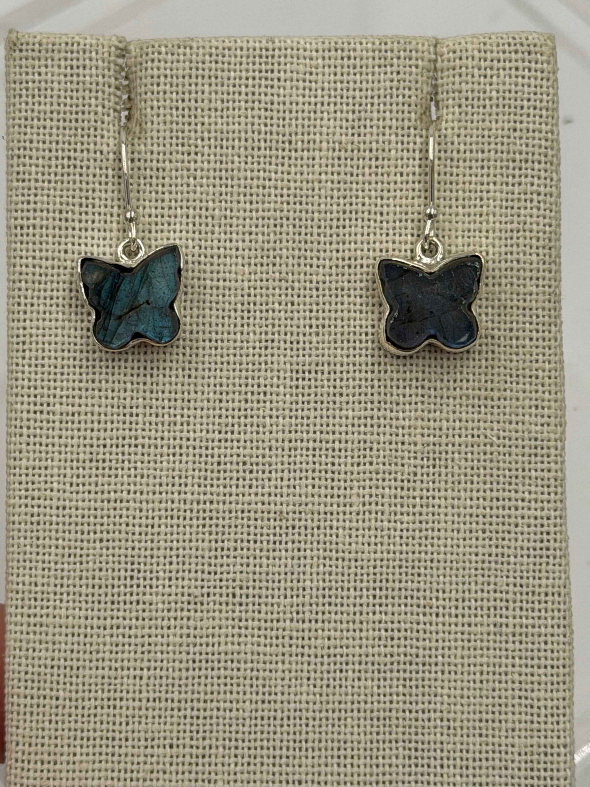Pendientes colgantes de mariposa de plata de ley y labradorita