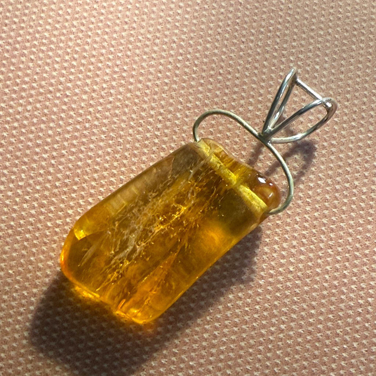 Colgante de ámbar báltico en bruto de plata de ley