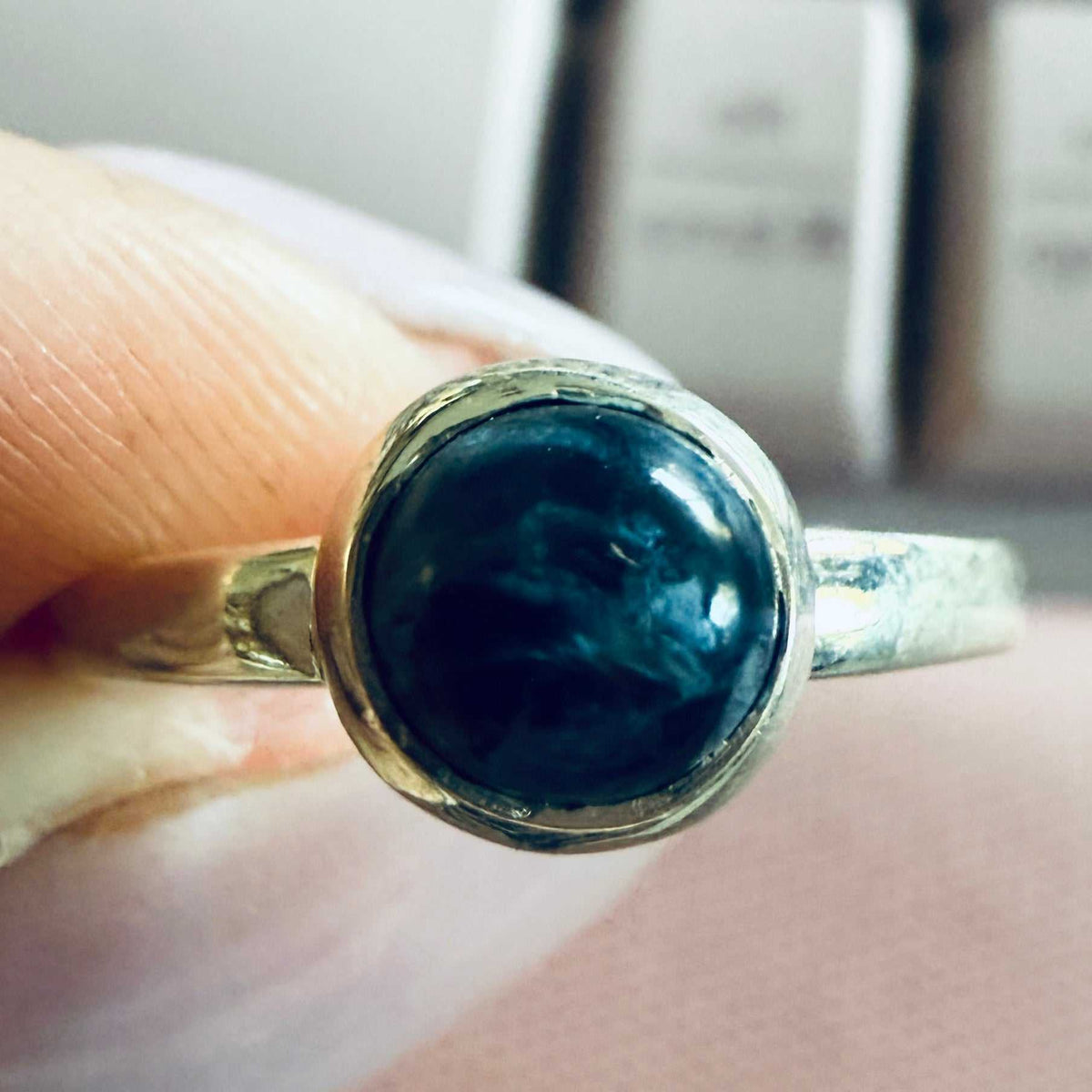 Anillo de pietersita redonda en forma de cabujón – Plata de ley – Talla 8