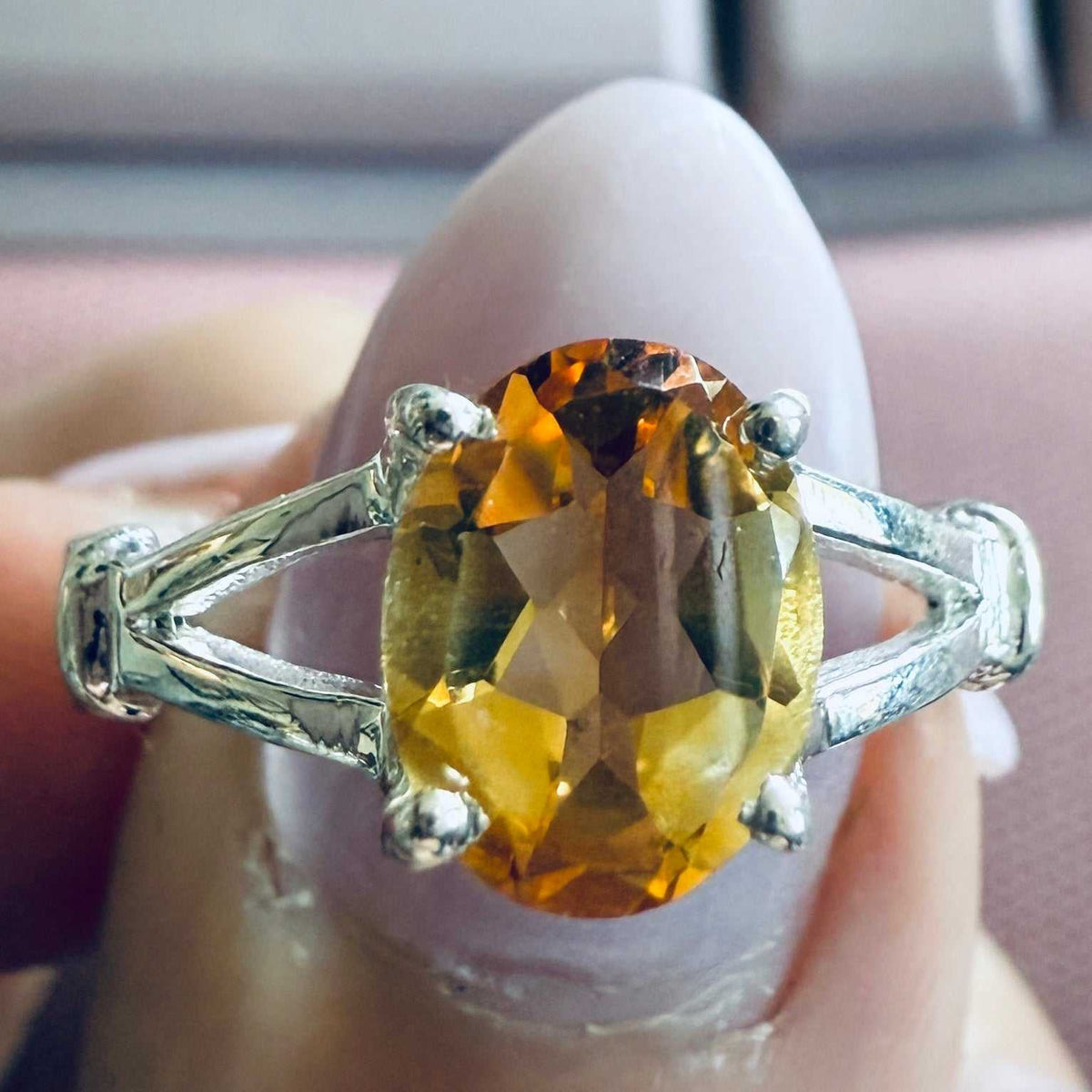 Anillo de citrino ovalado con aro dividido – Plata de ley – Talla 8