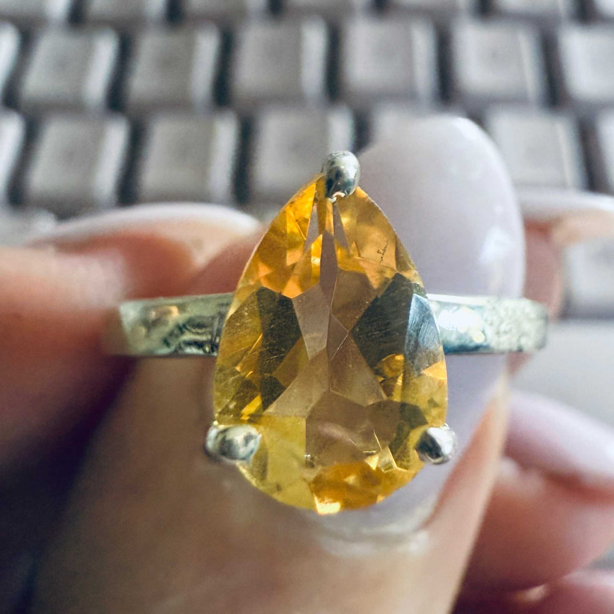 Anillo de citrino talla pera – Plata de ley – Talla 10