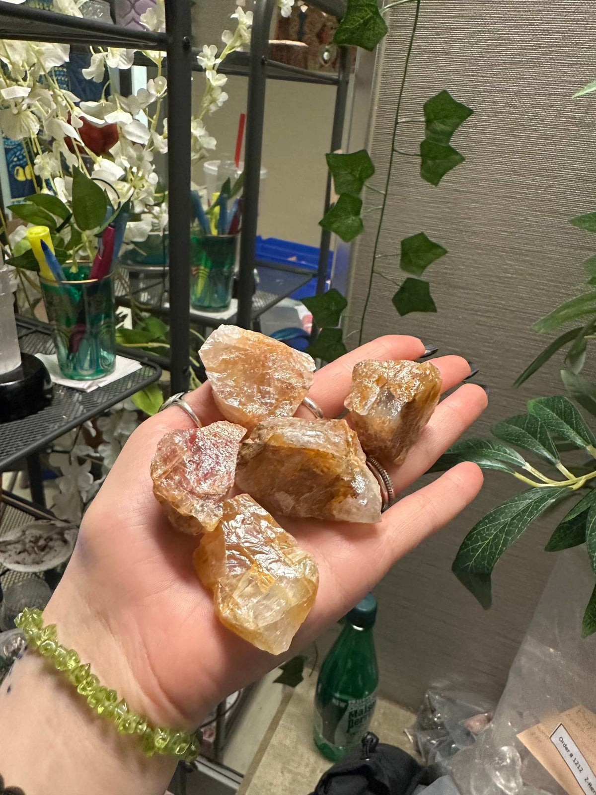 Piedra de bolsillo de cuarzo fresa en bruto