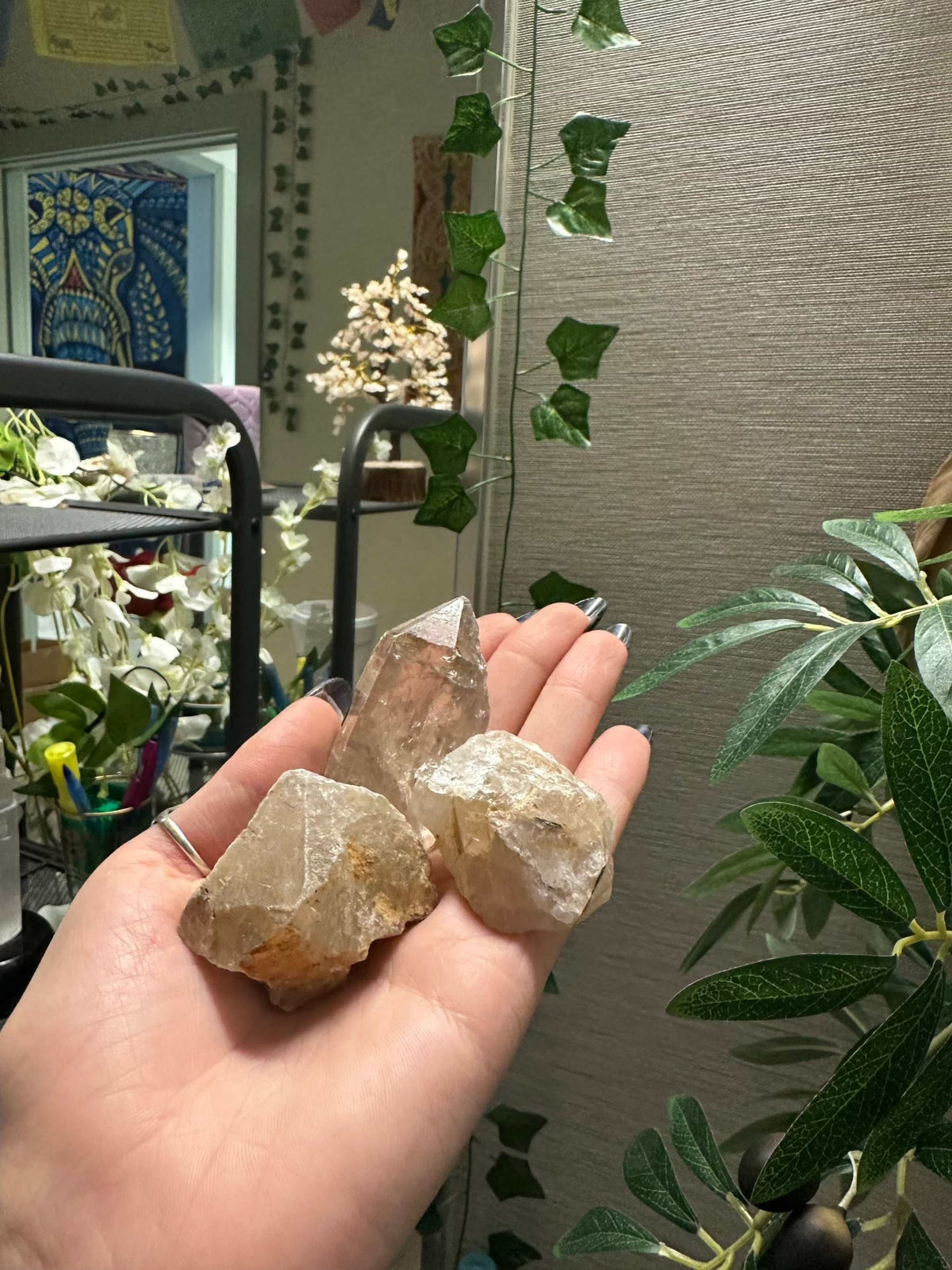 Piedra de bolsillo en bruto de cuarzo rutilado