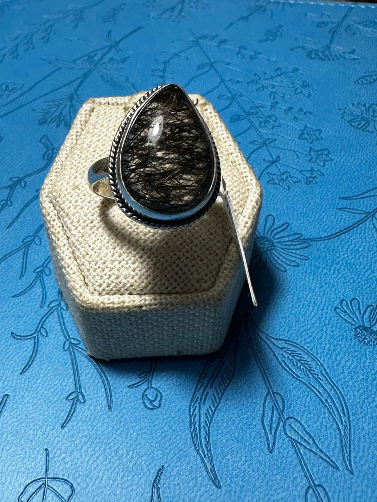 Anillo de cuarzo turmalizado talla 9 (06.0040)