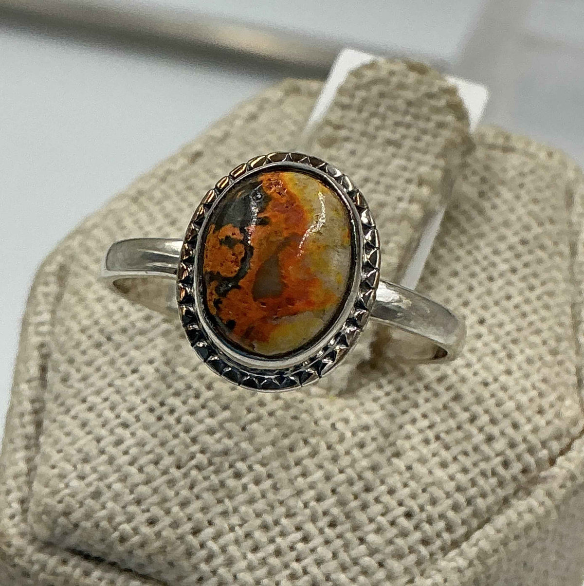 Anillo de plata de ley con jaspe abejorro ovalado engastado en bisel - Talla 10 - Alegría, fortaleza y poder personal