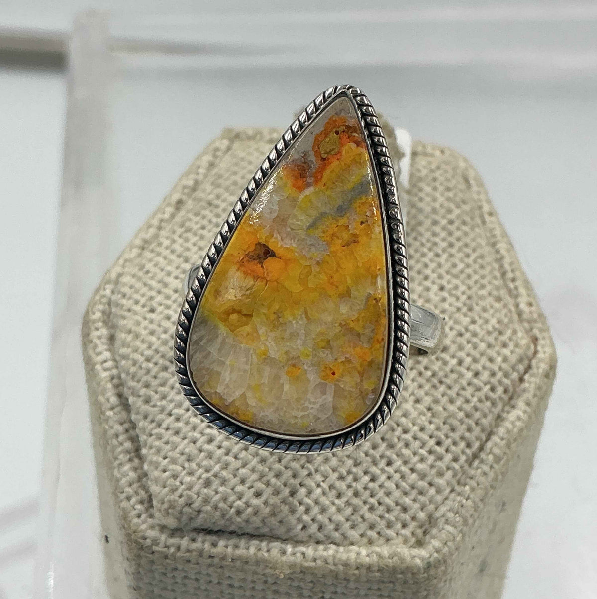 Anillo de plata de ley con jaspe abejorro en forma de lágrima engastado en bisel - Talla 8 - Alegría, fuerza y poder personal