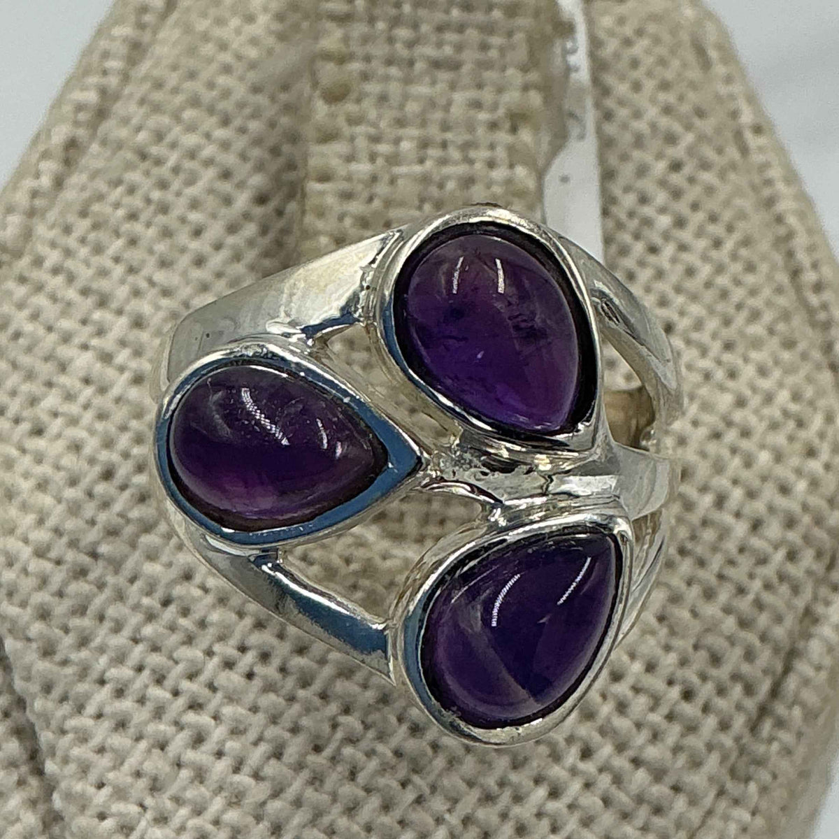 Anillo de plata de ley con amatista y tres gotas – Talla 6 – Calma, intuición y protección espiritual