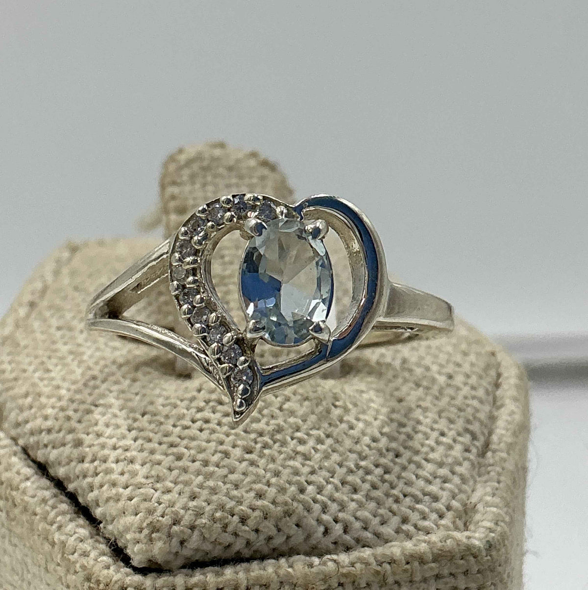 Anillo de corazón de plata de ley con aguamarina - Talla 9 - Paz, valentía y comunicación clara