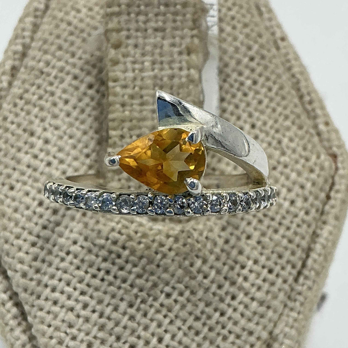 Anillo abierto de plata de ley con citrino en forma de pera – Talla 6 – Abundancia, alegría y confianza