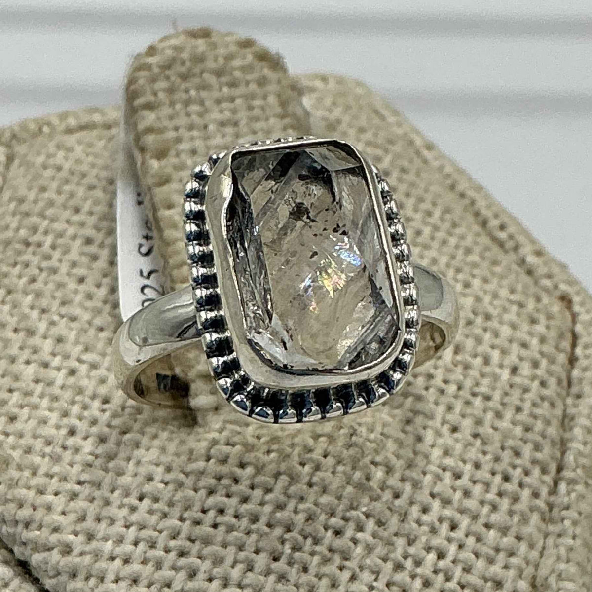 Anillo de plata de ley con diamante de Herkimer engastado en bisel - Talla 5 - Claridad, intuición y alineación