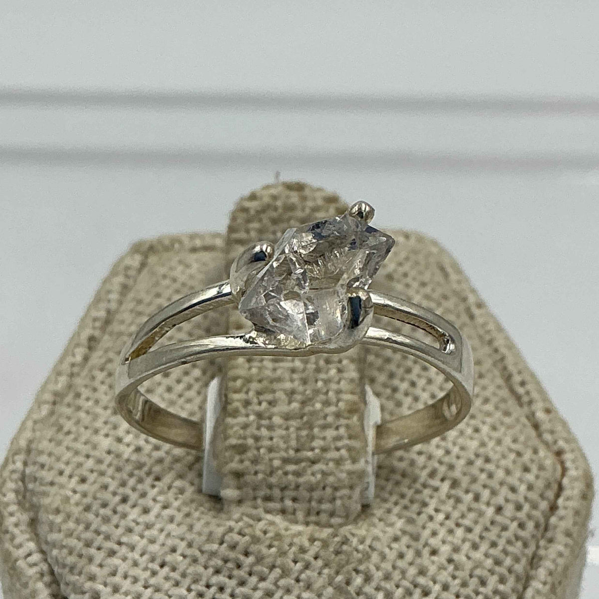 Anillo de plata de ley con banda dividida y diamante de Herkimer - Talla 10 - Claridad, intuición y alineación
