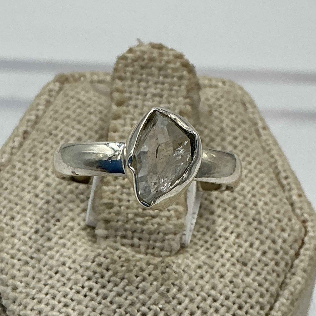Anillo de plata de ley con diamante de Herkimer - Talla 7 - Claridad, intuición y alineación
