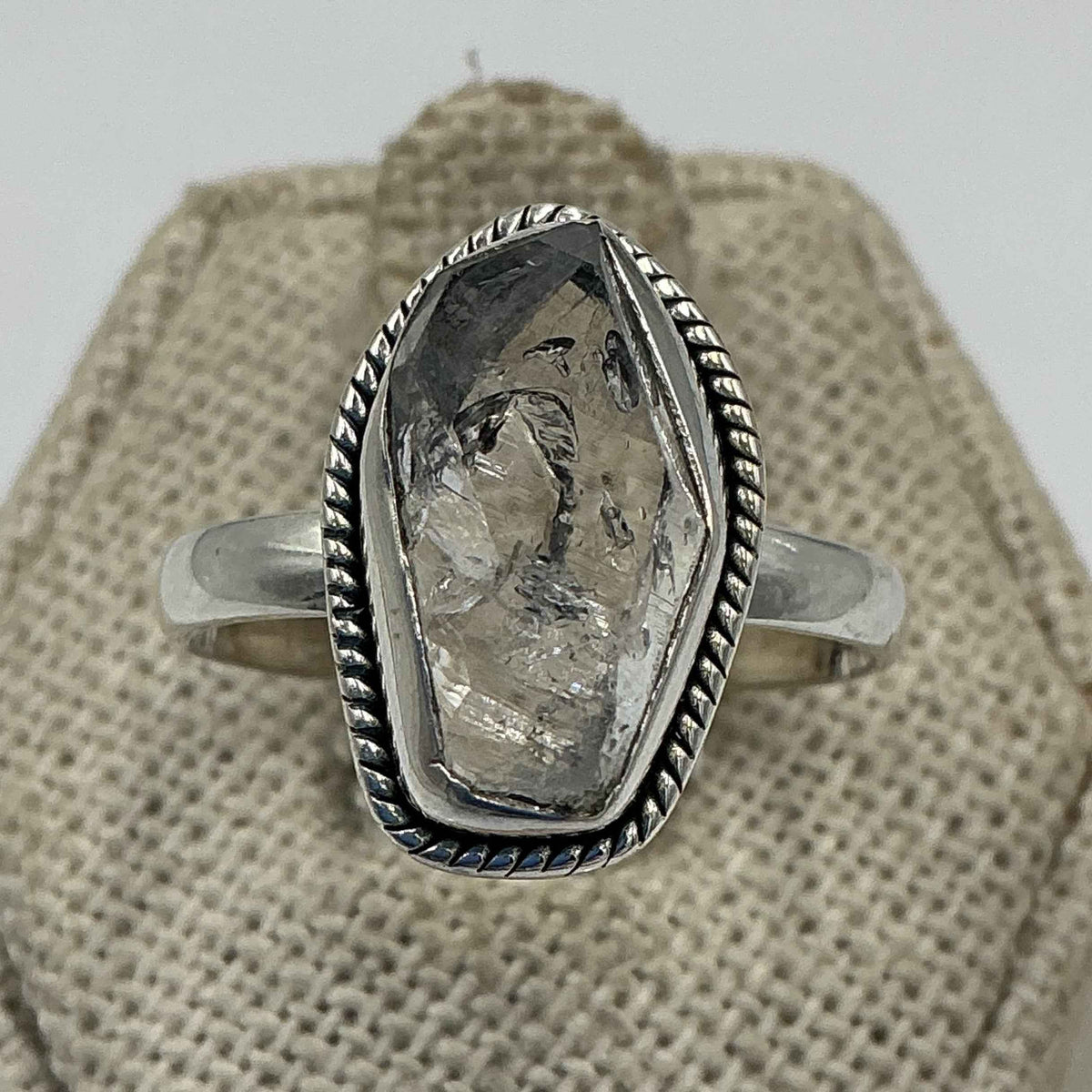 Anillo de plata de ley con diamante de Herkimer engastado en bisel - Talla 9 - Claridad, intuición y alineación