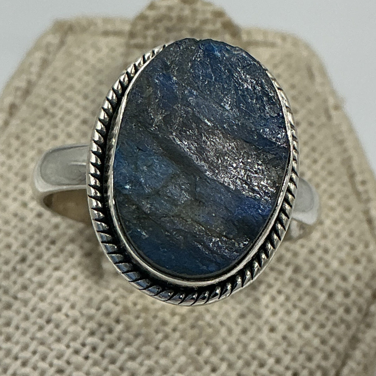 Anillo ovalado de plata de ley con labradorita en bruto - Talla 9 - Magia y protección
