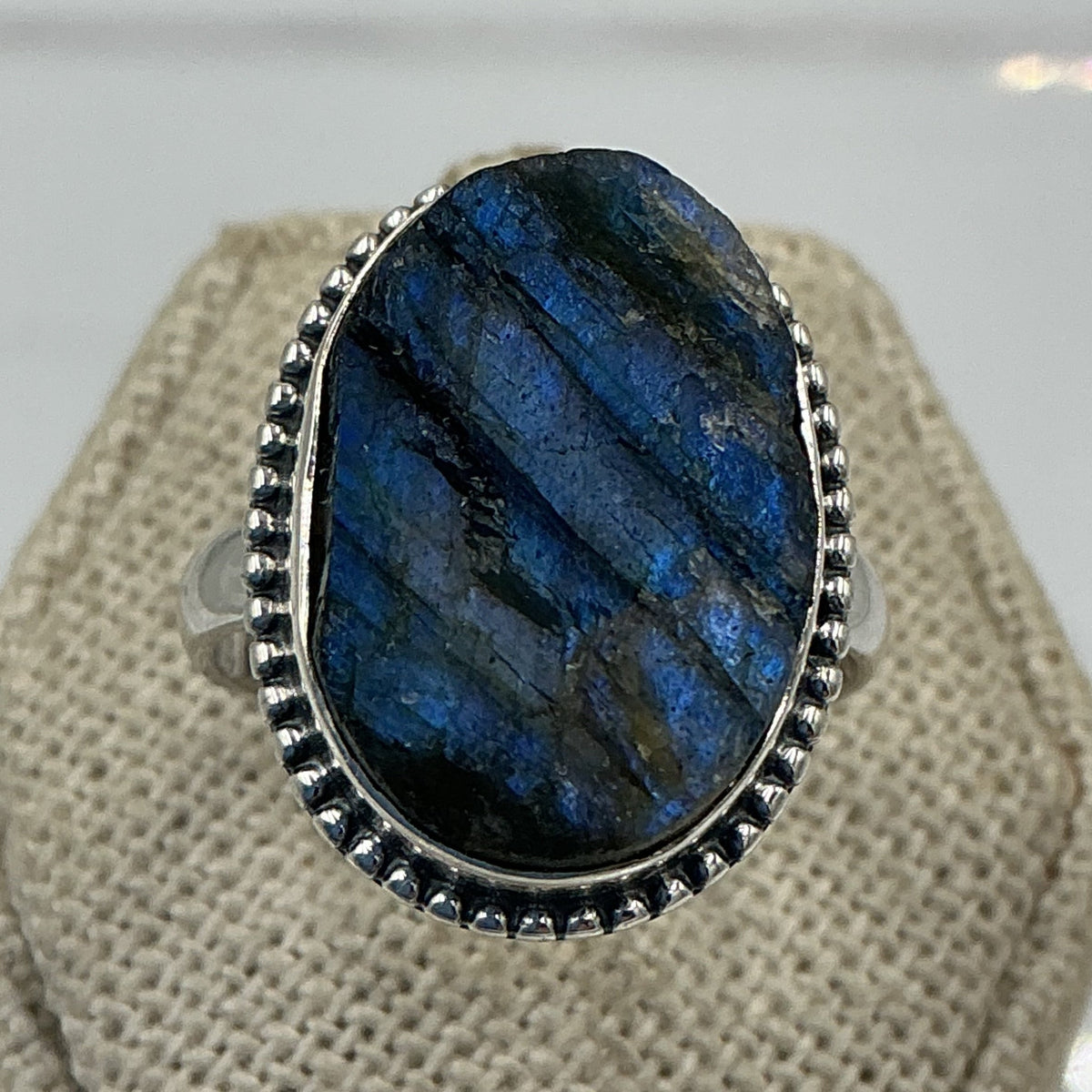 Anillo grueso de plata de ley con labradorita en bruto ovalada - Talla 9 - Magia y protección
