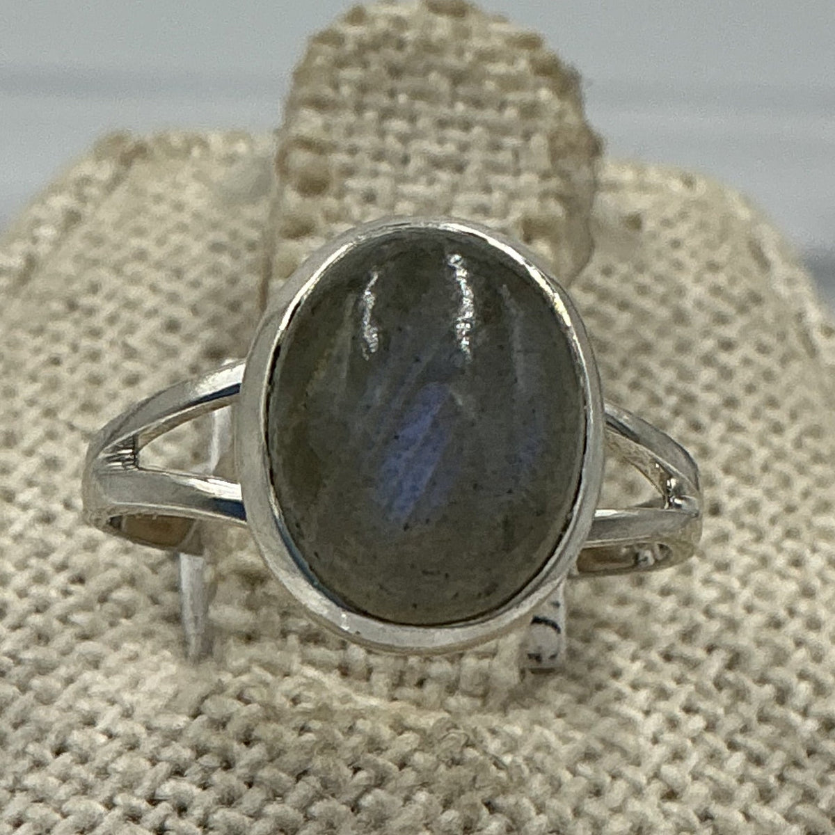 Anillo ovalado de plata de ley con labradorita clara - Talla 5 - Magia y protección