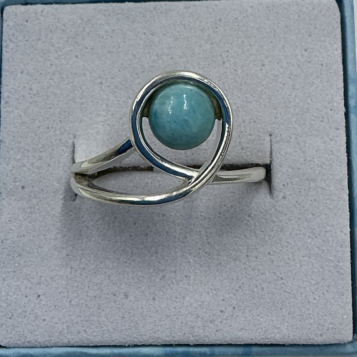 Anillo redondo de plata de ley con ola de larimar - Talla 6 - Calma y comunicación