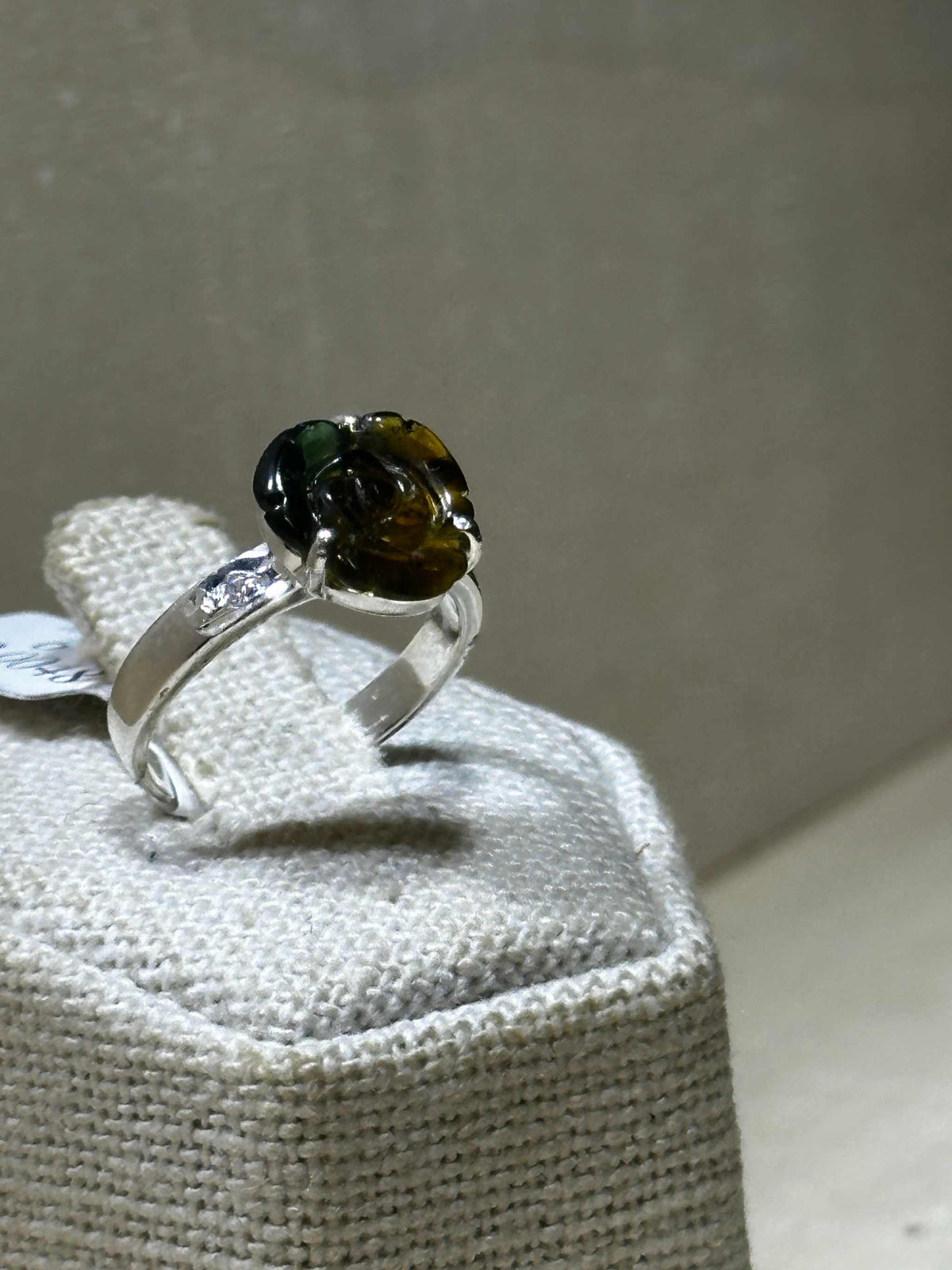Anillo de flor de turmalina amarilla y verde (03.0048)