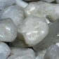 Piedra de cuarzo sulfuro pulida en rodada