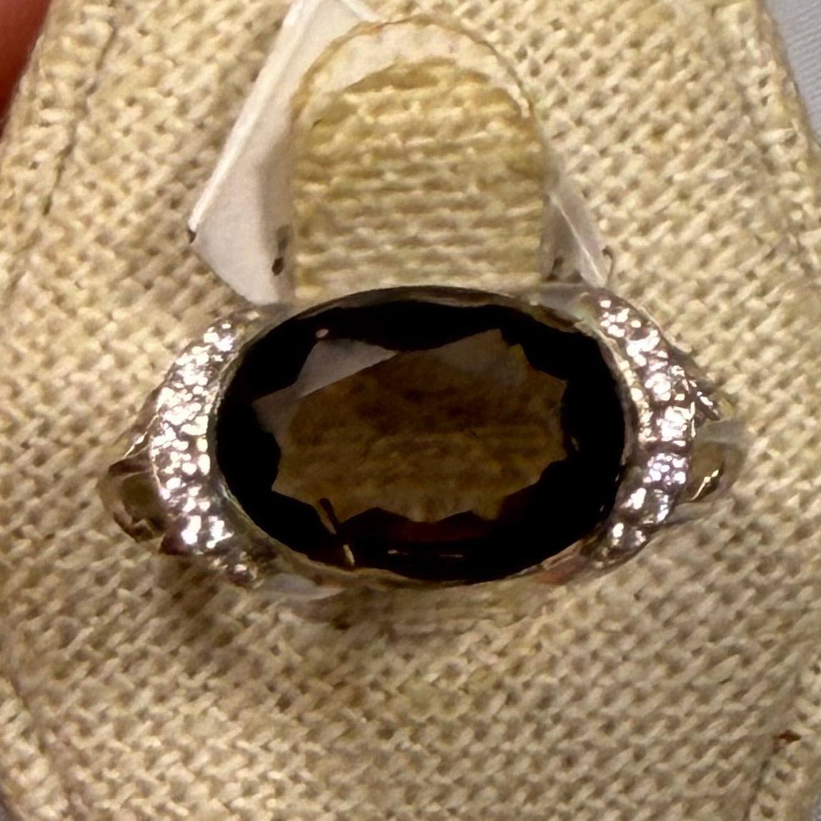 Anillo de cuarzo ahumado talla 9 (04.0056)