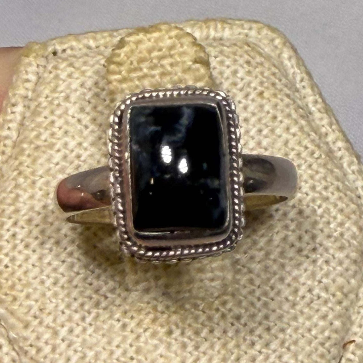 Anillo de pietersita talla 8 (04.0032)