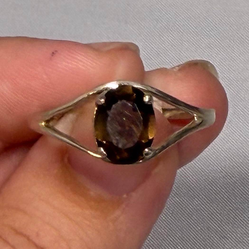 Anillo de cuarzo ahumado talla 12 (02.4030)