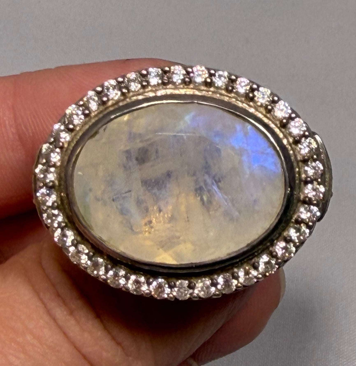 Anillo de piedra lunar arcoíris - Talla 8 - Poder Dorado