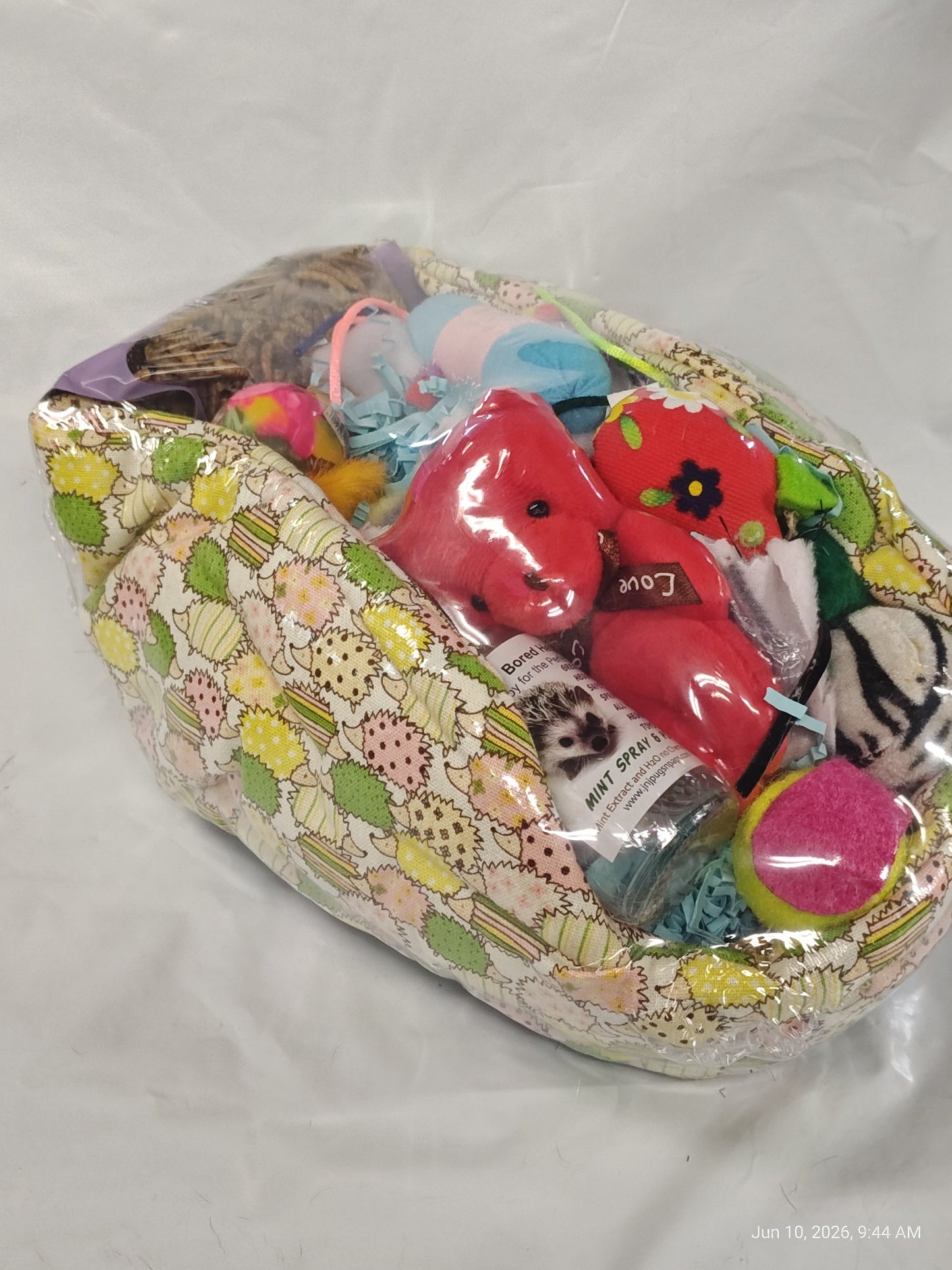 Cuddle Cup dig Box  Lots of toys Great for Hedgehogs & Exotics