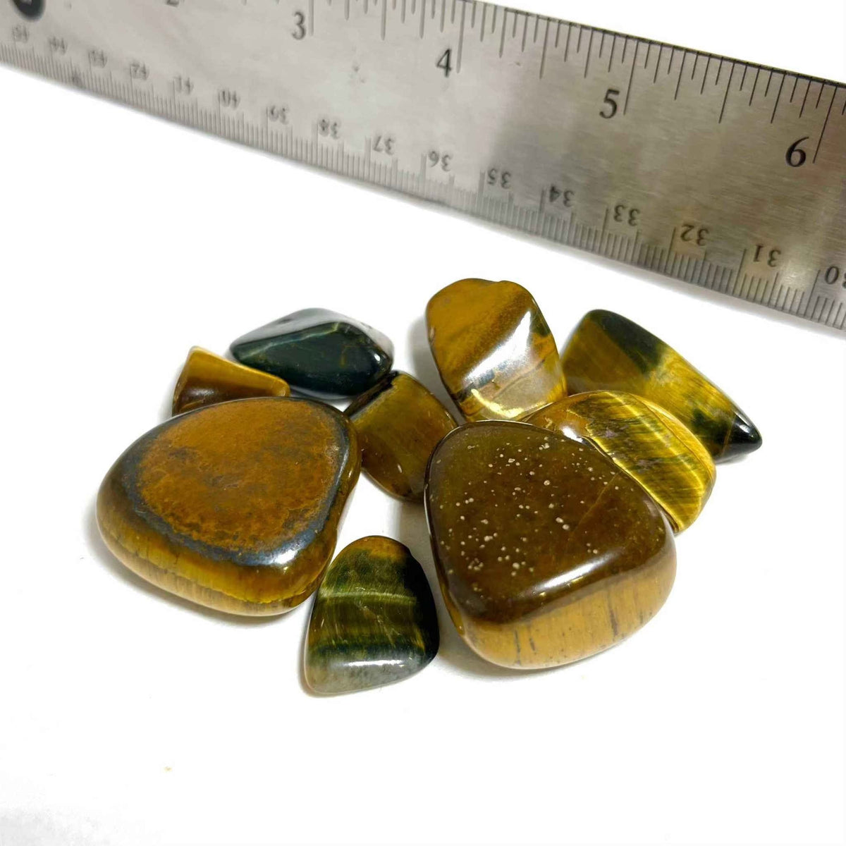 Piedra de bolsillo pulida de ojo de tigre