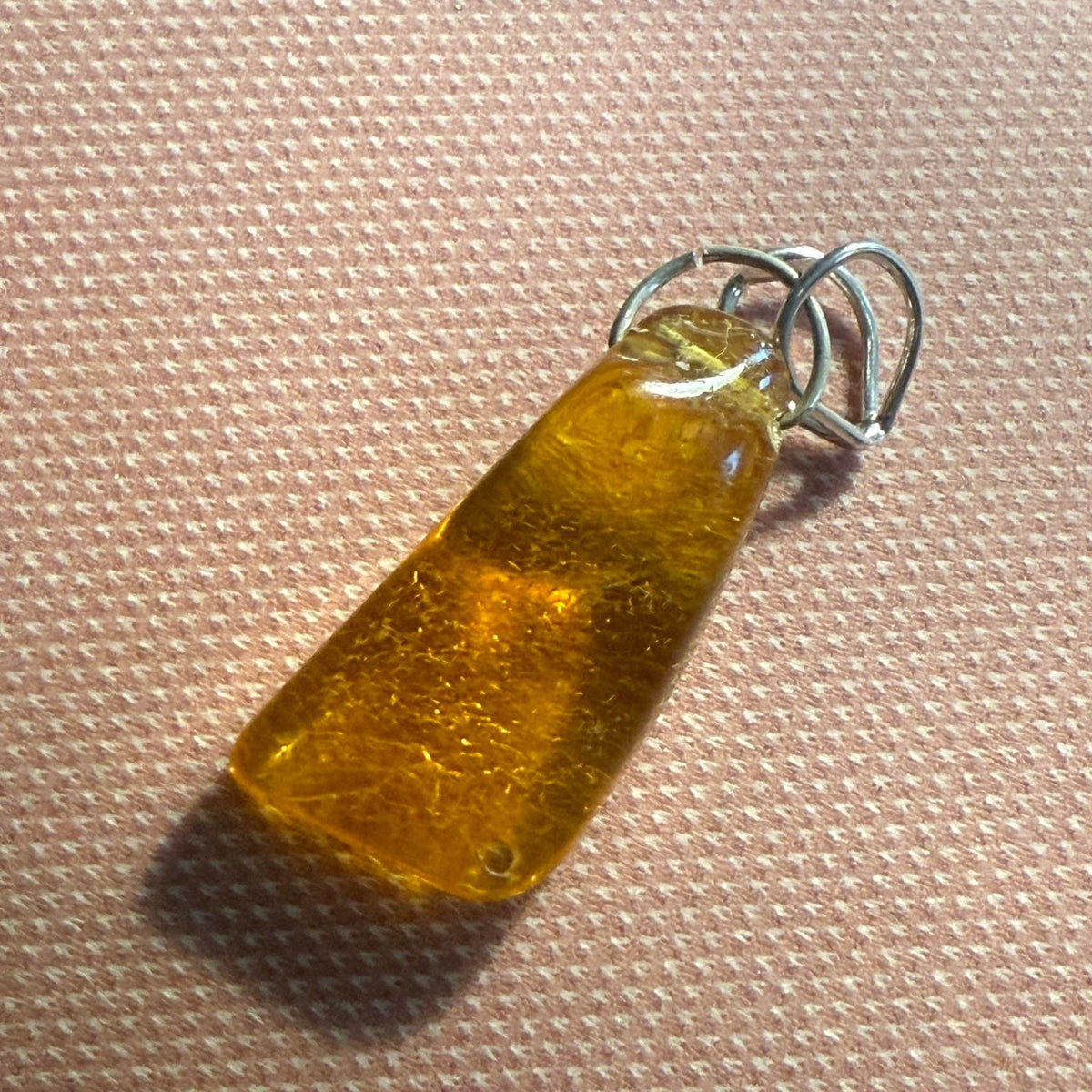 Colgante de ámbar báltico en bruto de plata de ley