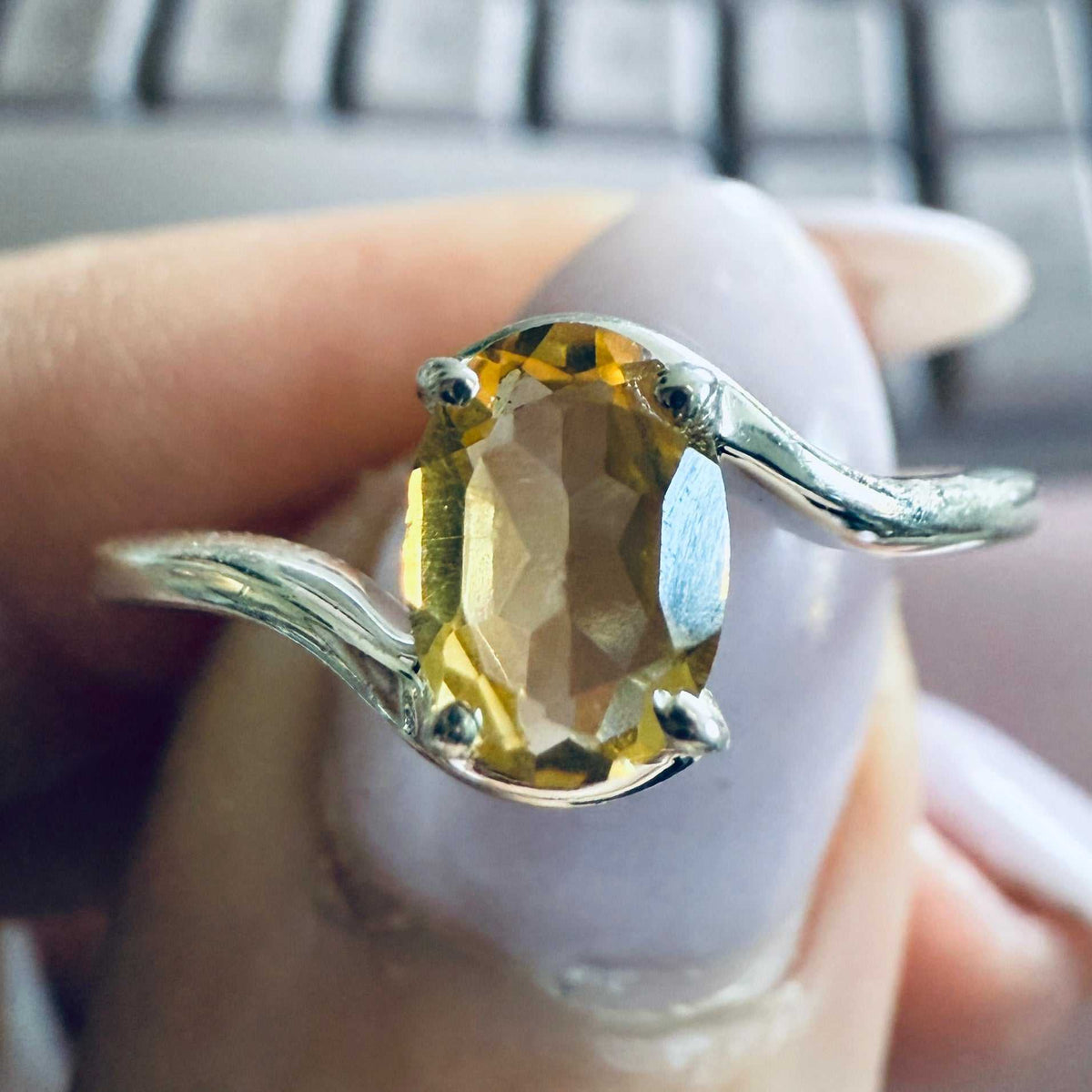 Anillo de banda burbuja con citrino ovalado - Plata de ley - Tallas 8 y 9