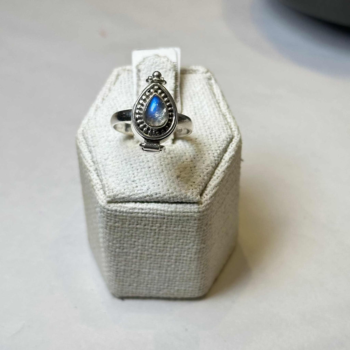 Anillo veneno de piedra lunar arcoíris talla 7 (05.4040)