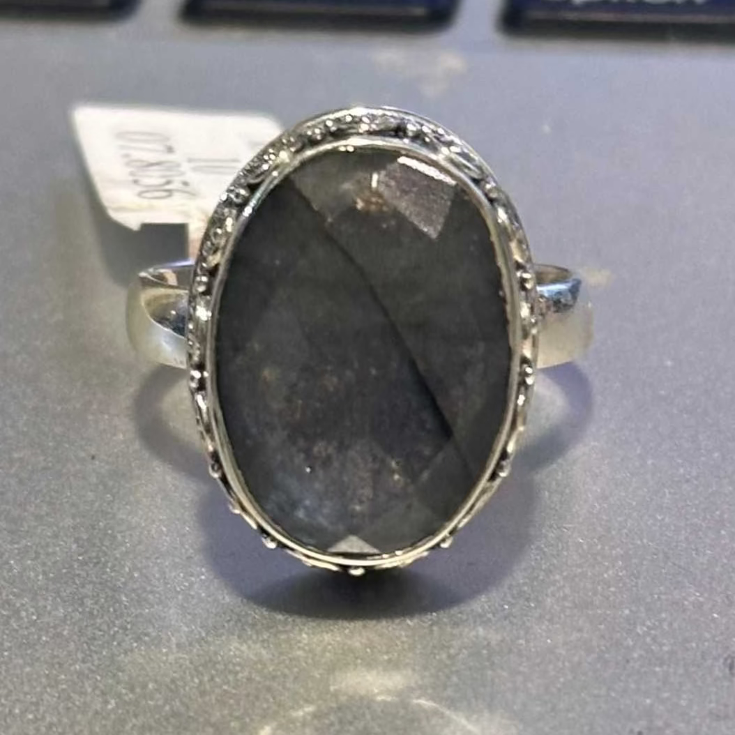 Anillo de labradorita talla 10 (07.8056)