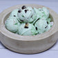 Bocaditos de helado de chocolate y menta liofilizados