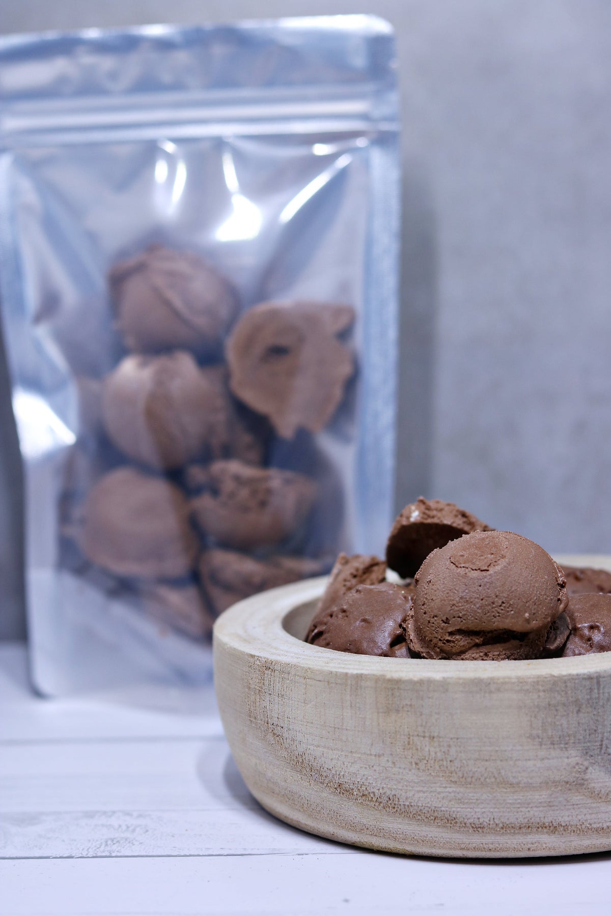 Bocaditos de helado de chocolate liofilizado