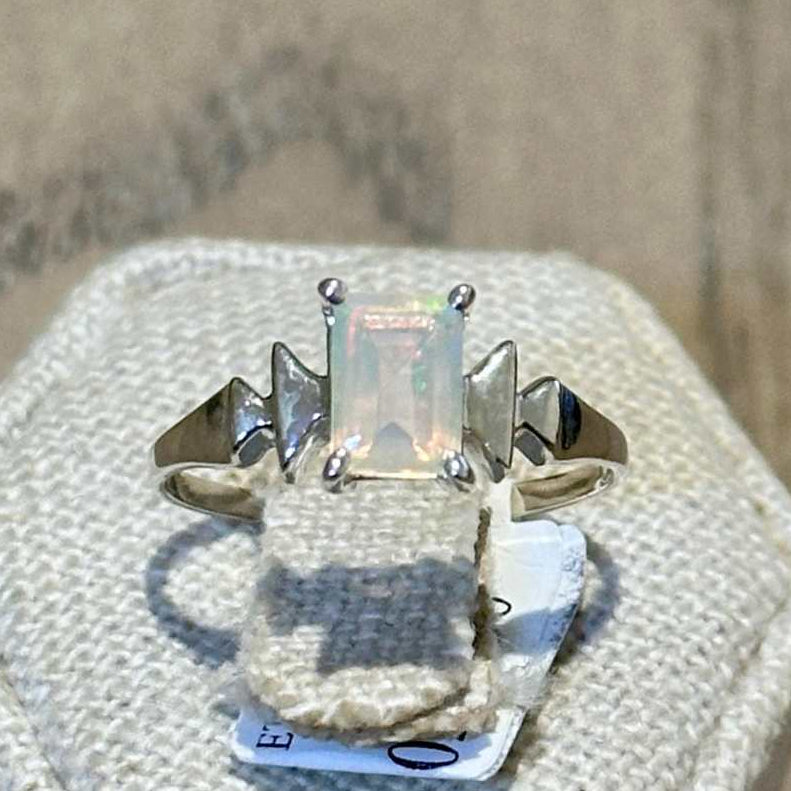 Anillo geométrico de ópalo etíope talla esmeralda – Plata de ley – Talla 8