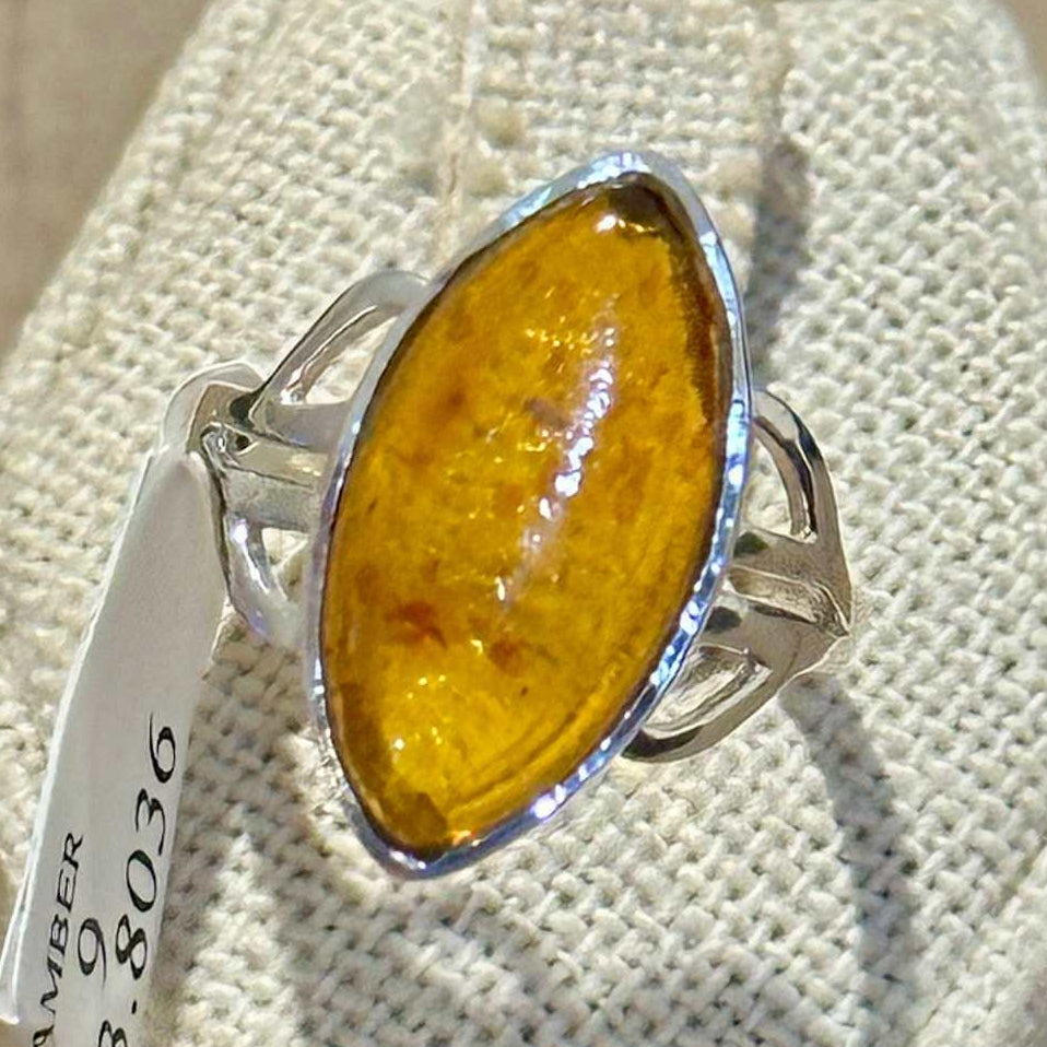 Anillo de filigrana con ámbar natural talla marquesa – Plata de ley – Tallas 6, 7, 8, 9